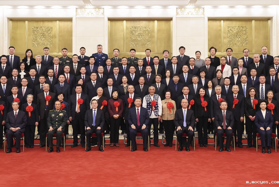 习近平接见全国离退休干部先进集体和先进个人受表彰代表